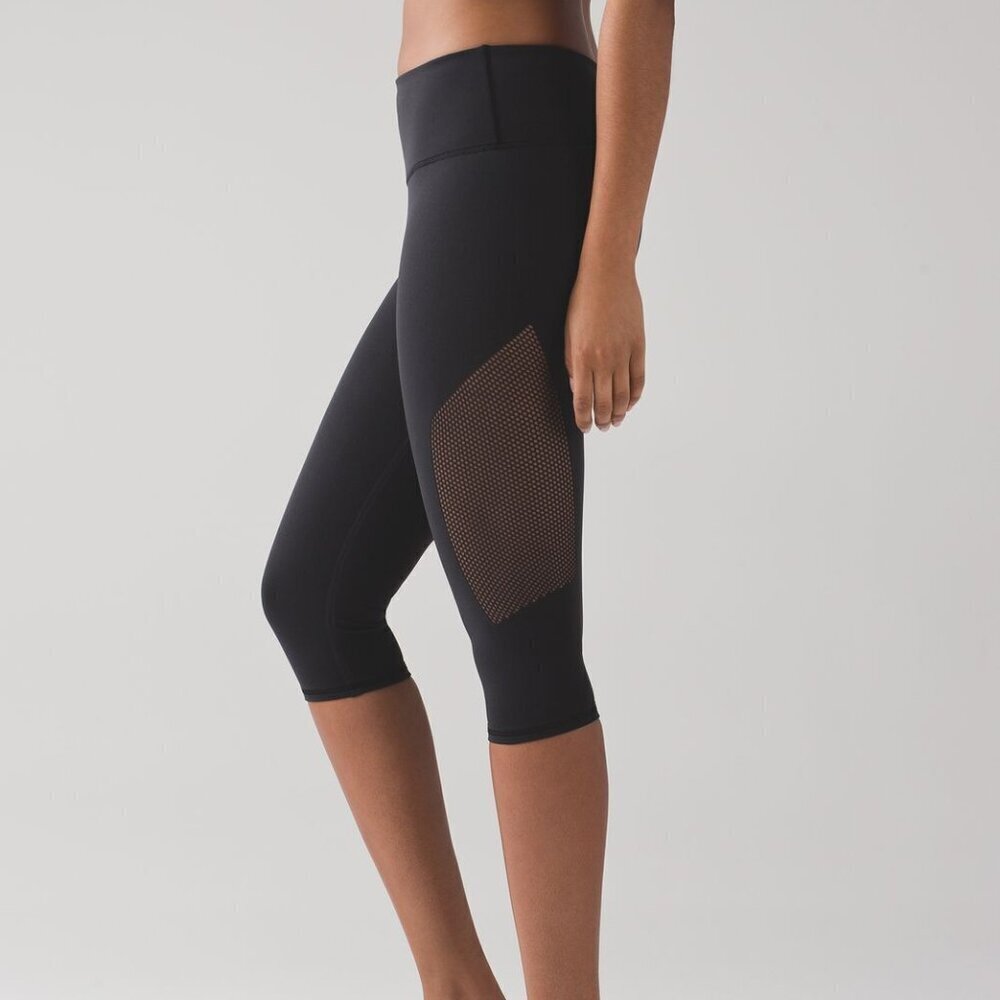 Lululemon Reveal Crop (15")Leggings Size 6